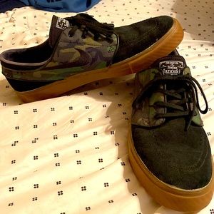 Nike SB Stefan Janoski, with matching XL Nike SB T-Shirt